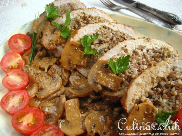 Котлеты натуральные , фаршированные гречкой с грибным соусом