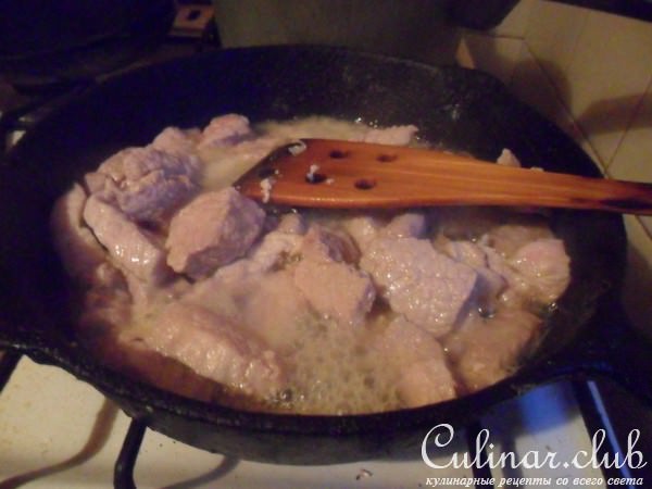 Жаркое из свинины с луком - пореем