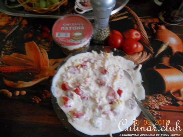 Филе кролика, запеченное в сметанно-сырном соусе с помидорами и грецким орехом