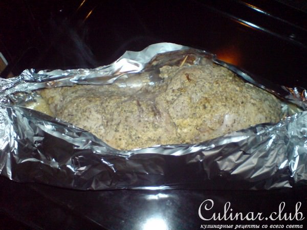Свиная грудинка,начинённая пореем и сыром