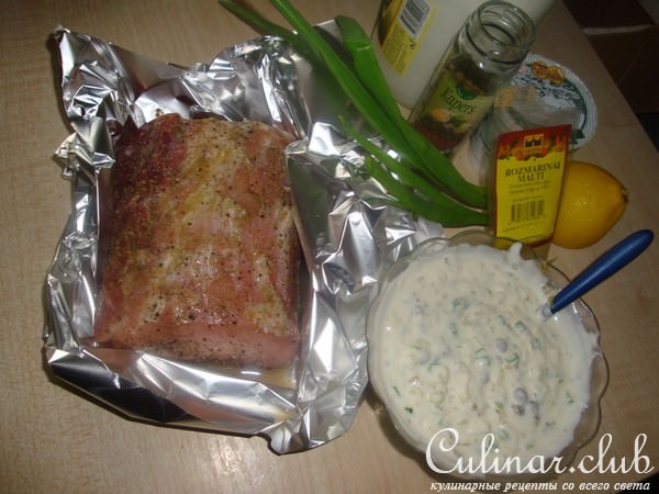 Запеченая свинина с йогуртовым соусом
