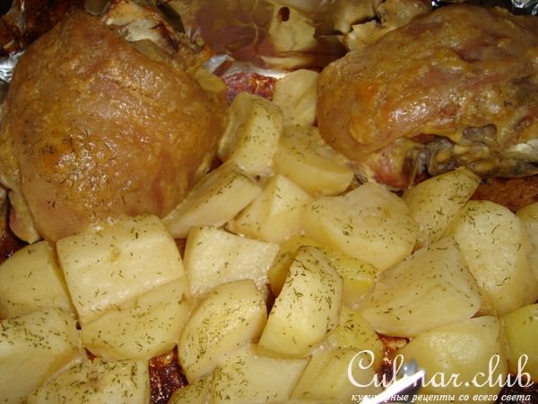 Свиная рулька с картошкой