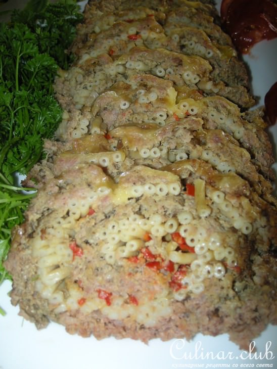 Мясной рулет с макаронами