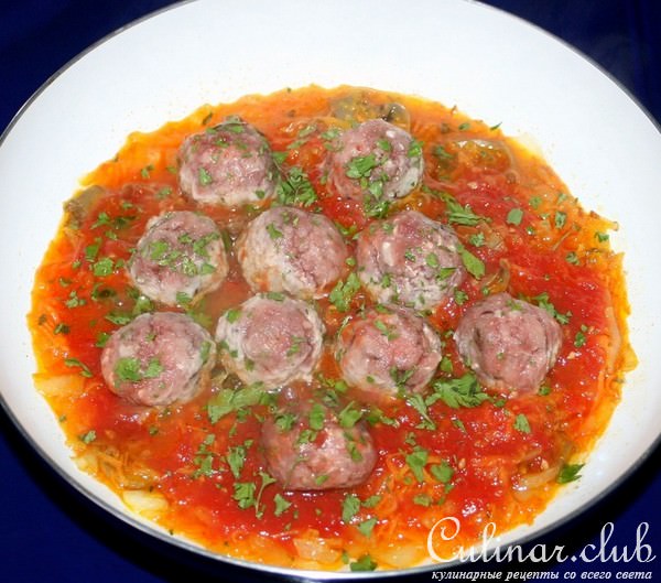 Мясные фрикадельки с овощами и грибами с разноцветным рисом за 25 минут