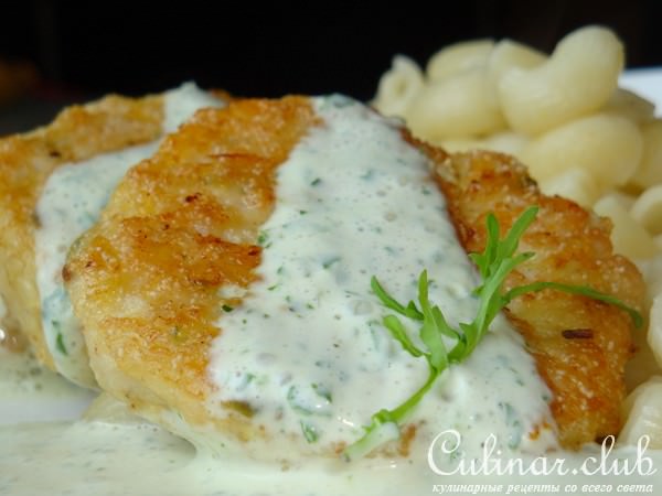 "Подкопченые" куриные оладьи с соусом 
