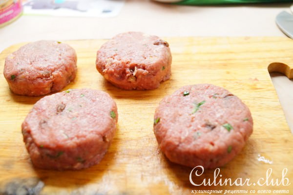 Клёцки мясные с картофелем и орехами. Албанская кухня.