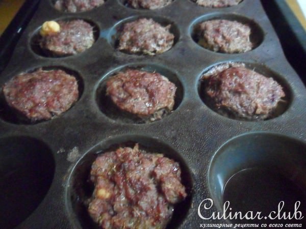 Мясные маффины с сырной начинкой