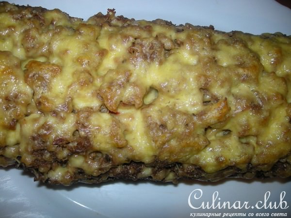 Мясной рулет с макаронами