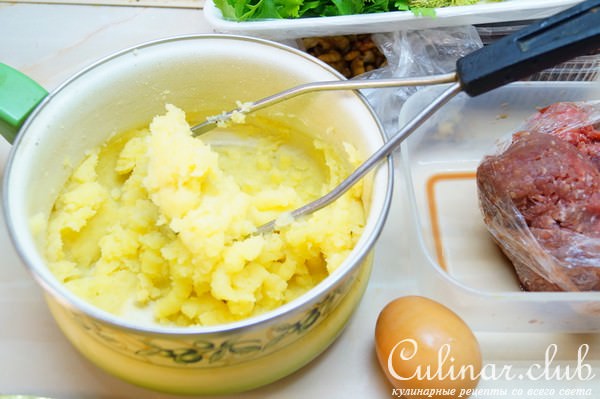 Клёцки мясные с картофелем и орехами. Албанская кухня.