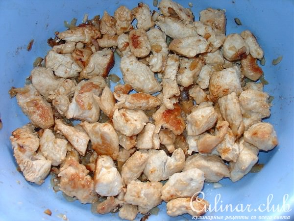 Дрожжевые пампушки с индюшкой и овощами.
