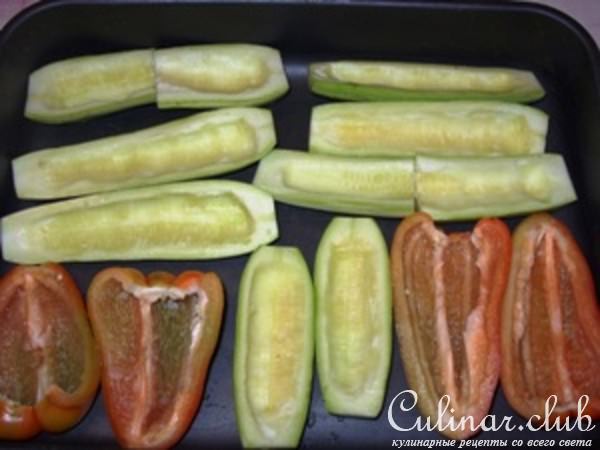 Куриные "бочонки" в кабачковых лодочках (или фаршированные кабачки)