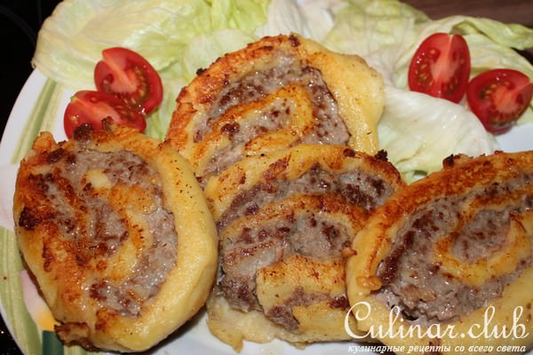 Картофельный рулет с фаршем