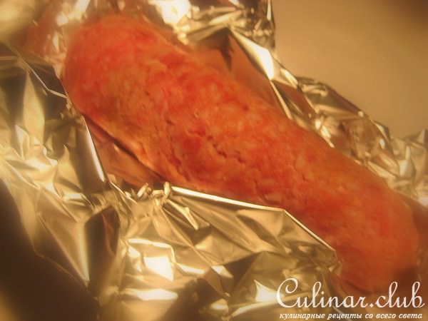 Мясной рулет с вялеными томатами.