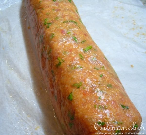 Мясной рулет с колбасками и картофелем