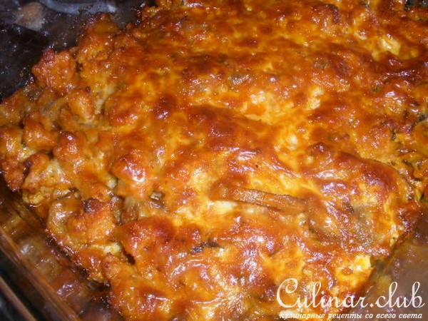 Запеканка с мясом на подкладке из сырного суфле с цуккини