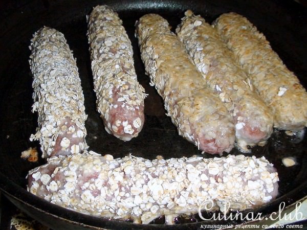 Мясные «пальчики» в панировке из овсяных хлопьев.