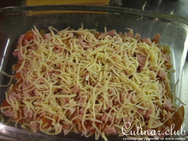 Лазанья с помидорами, сыром и ветчиной