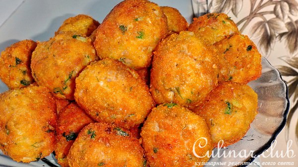 Мясные шарики с травами в томатном соусе