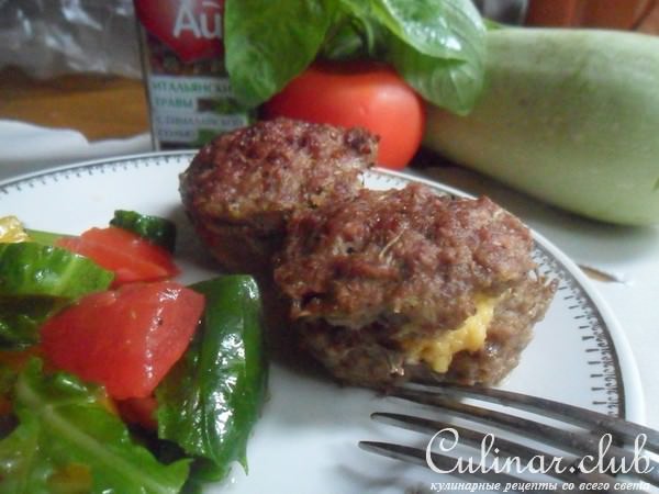 Мясные маффины с сырной начинкой