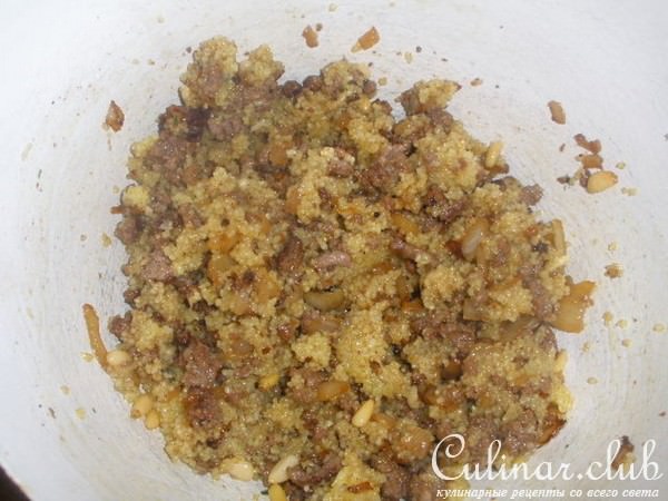 Свекла, фаршированная кускусом, мясом и кедровыми орехами