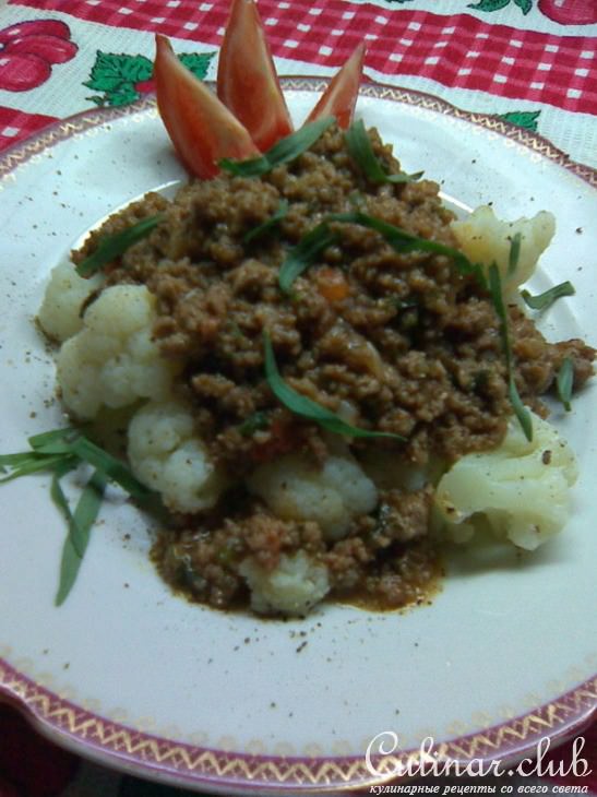 МЯСНОЙ СОУС с эстрагоном/тархуном и корицей. Цветная капуста под ним.
