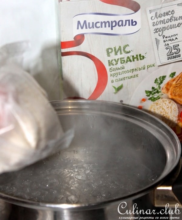 Мясные фрикадельки с овощами и грибами с разноцветным рисом за 25 минут