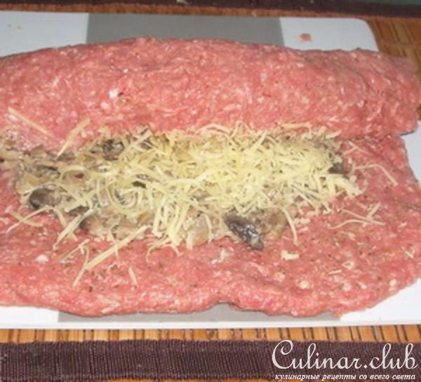 Мясной рулет с грибами