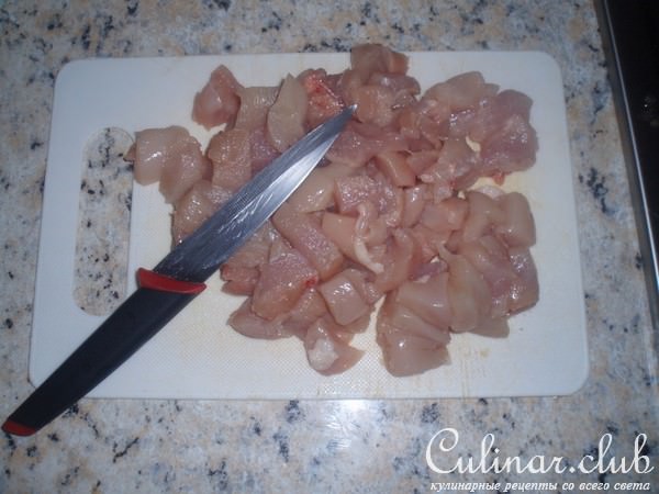 Быстрая курица на красном перце с кнедликом