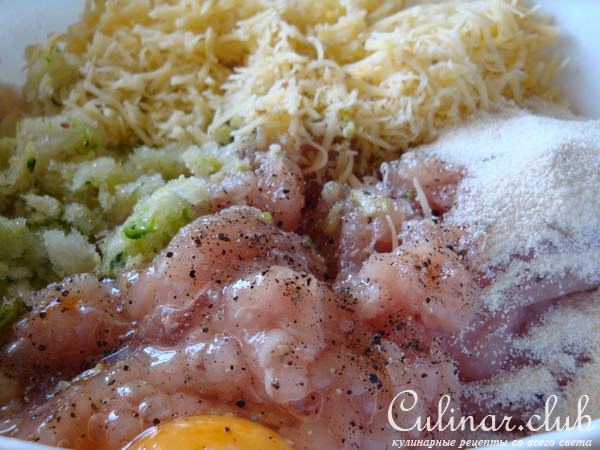"Подкопченые" куриные оладьи с соусом 