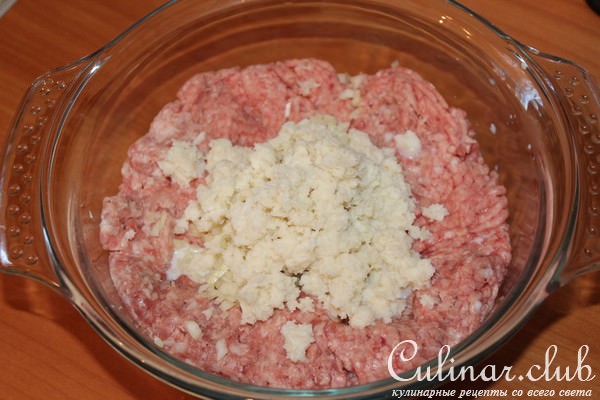 Мясные зразы с клюквой