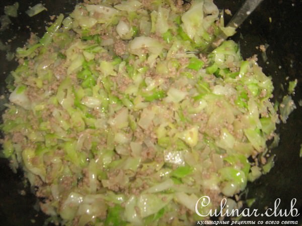 Паровые булочки с мясом и капустой.