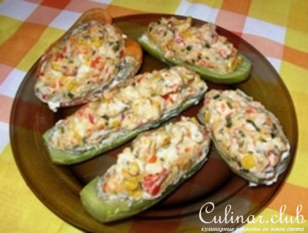 Куриные "бочонки" в кабачковых лодочках (или фаршированные кабачки)