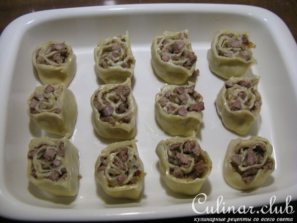 Постное заварное тесто на вареники и пельмени + мясные розочки с грибным соусом