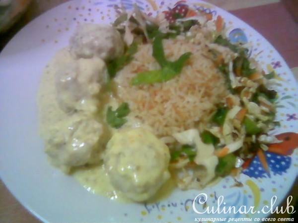 Тефтели в сметанном соусе с рисом(вариант из ...)