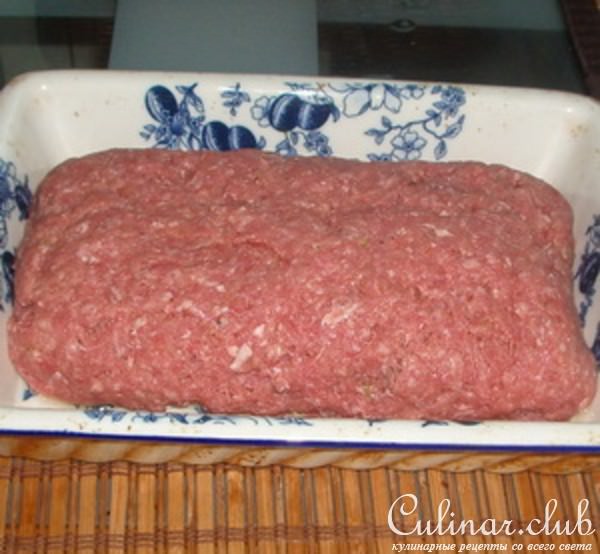 Мясной рулет с грибами