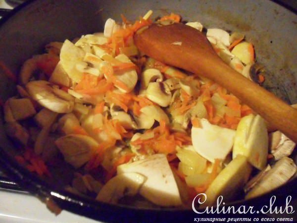 Паровые ёжики с луково-грибным соусом в мультиварке