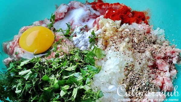 Мясные шарики с травами в томатном соусе
