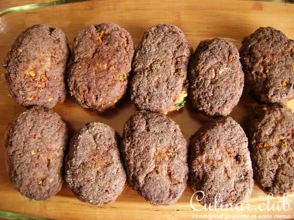 Зразы мясо-баклажановые в пикантном ореховом соусе.