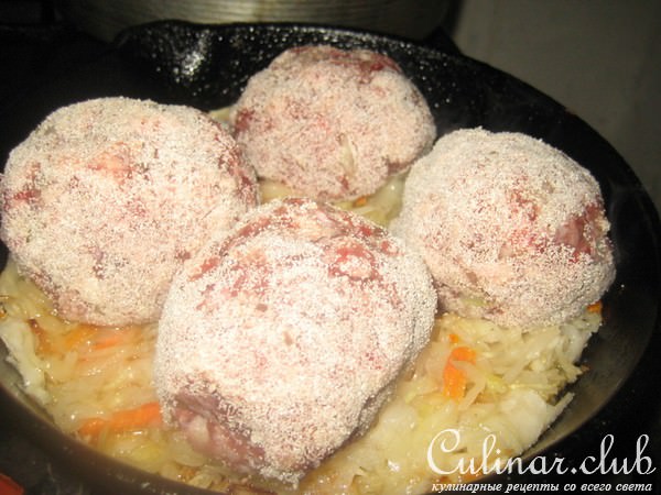 Каширская солянка с бифштексами и чёрными грибами.