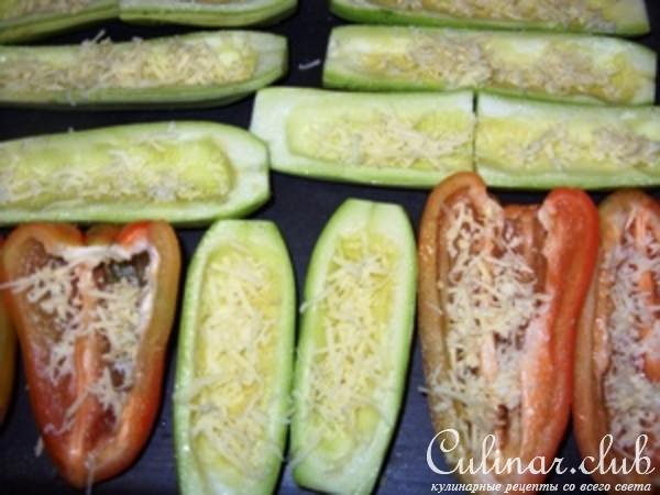 Куриные "бочонки" в кабачковых лодочках (или фаршированные кабачки)