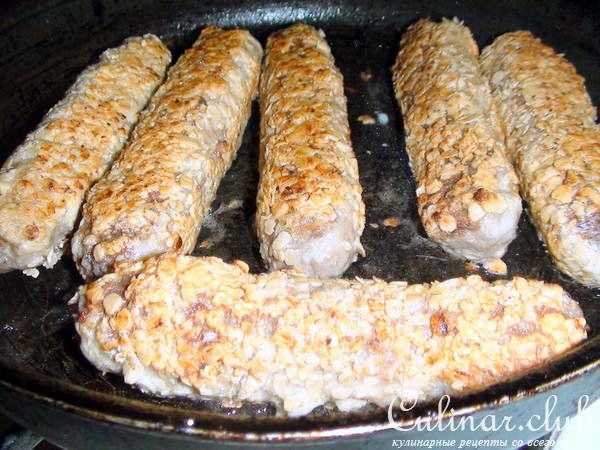 Мясные «пальчики» в панировке из овсяных хлопьев.
