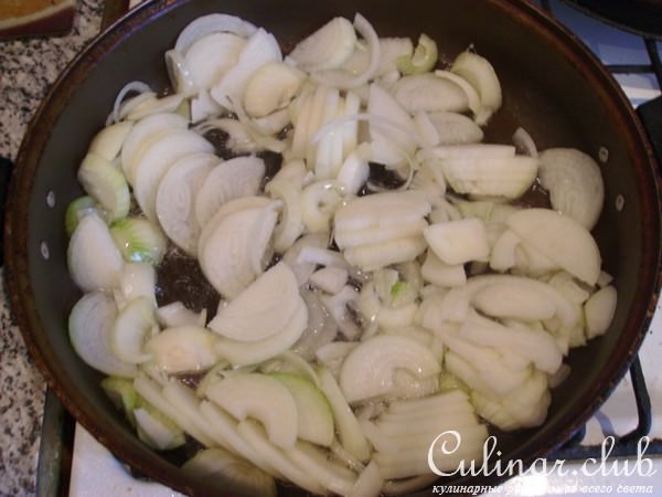 Фрикадельки в луковом соусе 