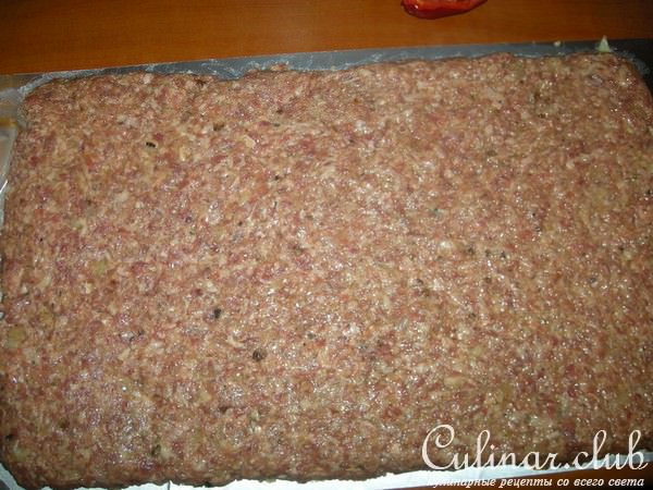 Мясной рулет с макаронами