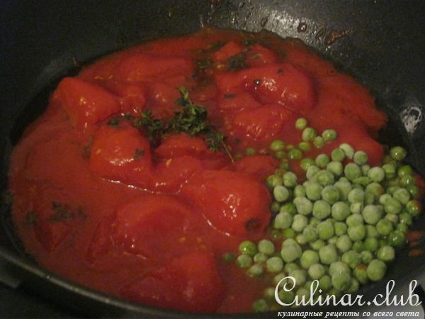 Паста с мясными шариками, томатами и зеленым горошком