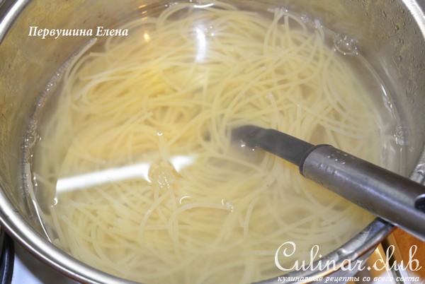 Спагетти с соево-сметанным соусои и семенами подсолнуха