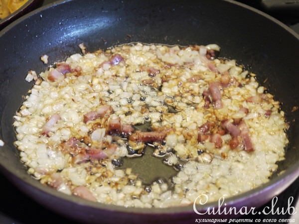 Паста со сливочным соусом из лисичек и стручковой фасоли