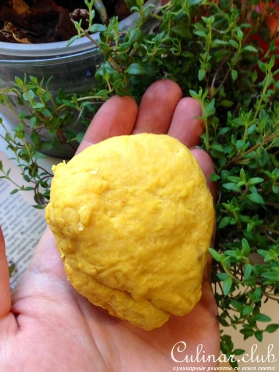 Тальятели с куркумой в кокосовом соусе с брокколи и креветками