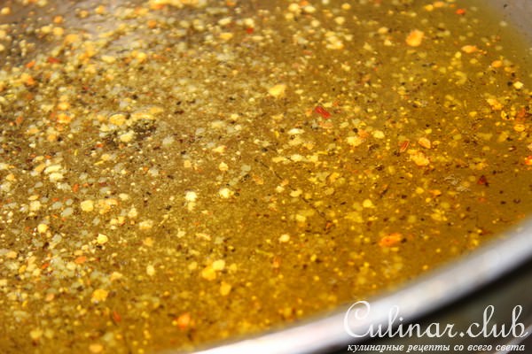 Мясная паста с цикорием в сливочном соусе.