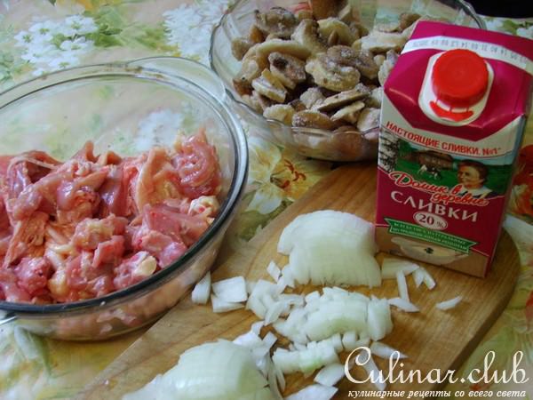 Спагетти с курицей и грибами в сливочном соусе