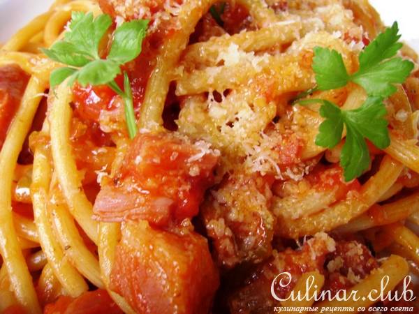 Паста букатини алла мартичиана (Bucatini all39;amatriciana).